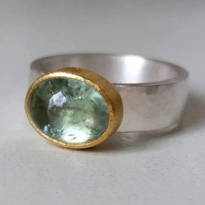 Otteline | Vintage Ring mit grünem Rundstein für zeitlose Eleganz