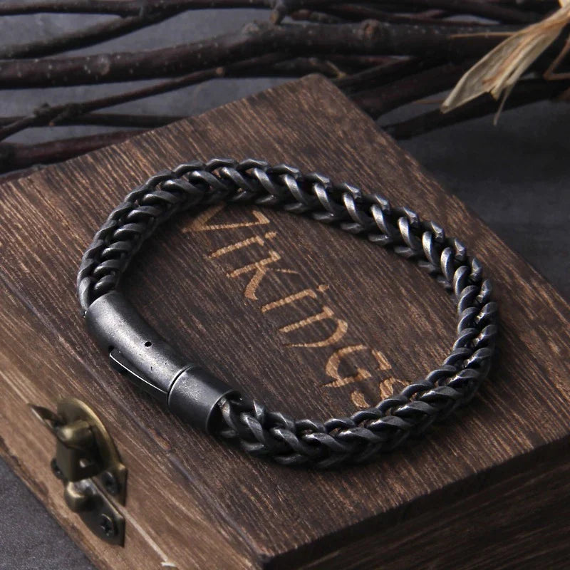 Quirinus | Armband im rebellischen Punk-Stil